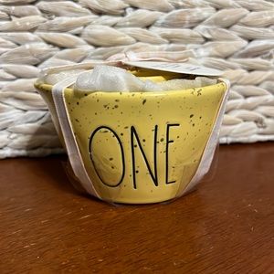 Yellow Rae Dunn measuring cups